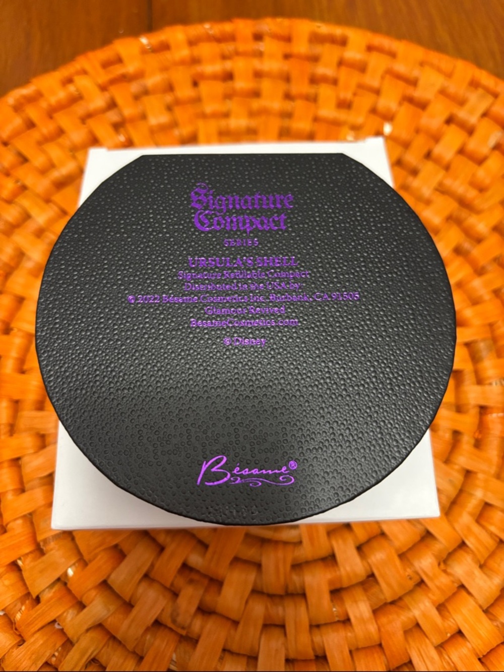 Besame Cosmetics Ursula's Shell Compact Highlighter - Picture 10 of 13